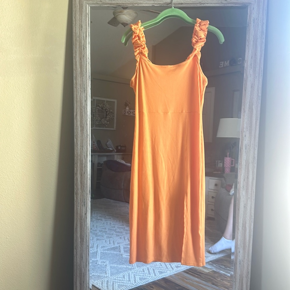 Pink Lilly Orange ribbed midi dress with shoulder ruffled detail, thigh slit. Lg